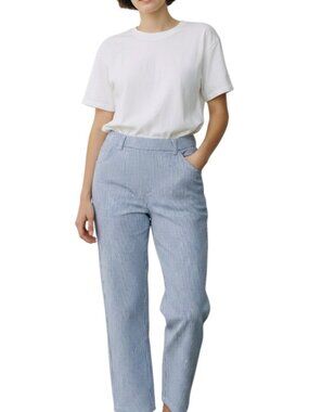 Hilary Radley Large Classic Blue and White Seersucker Cropped Pants 2 Pockets